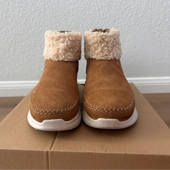 Ugg Australia Woman’s Montrose Sneaker, Zip Back- EUC - Picture 15 of 15